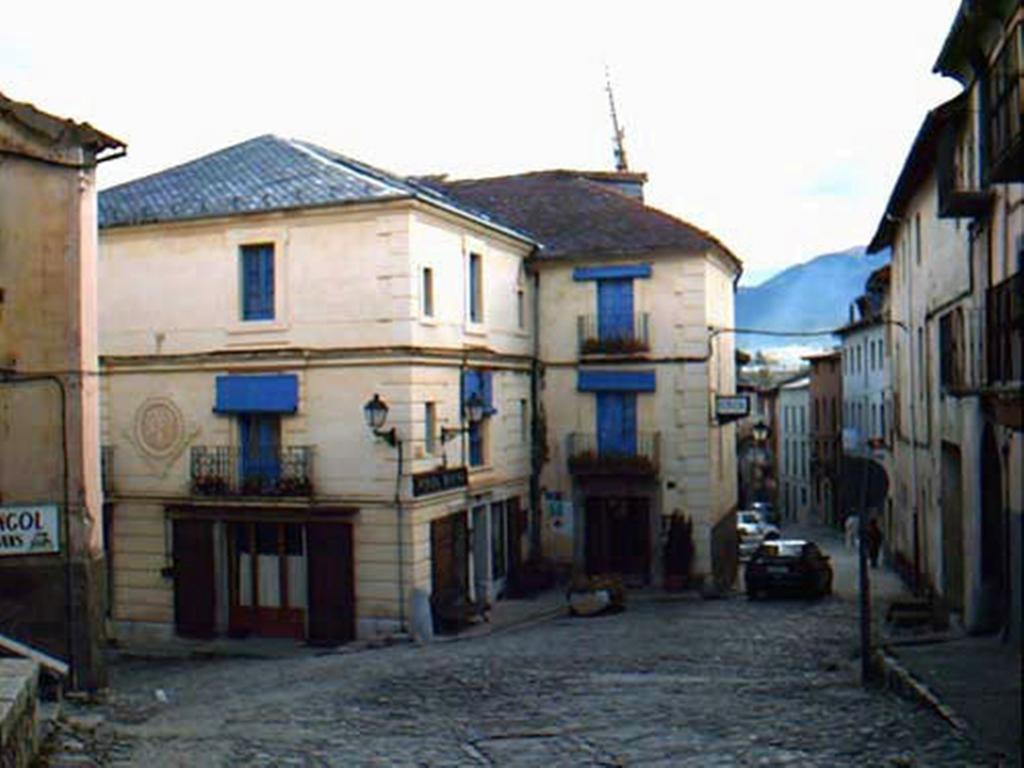 Fonda Biayna Hotel Bellver De Cerdanya Exterior photo